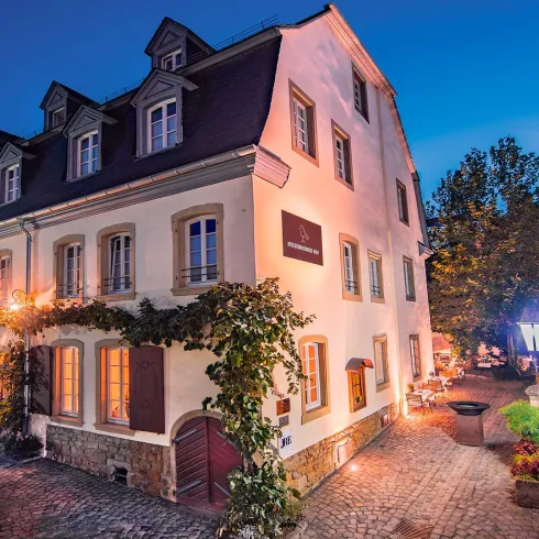 Meisenheimer_Hof_Abendstimmung_Fassade