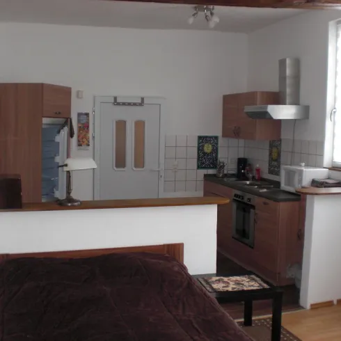 Wohn-/Schlafraum, Küche (© Ferienwohnung Bierengel/ Steiner) Wohn-/Schlafraum, Küche (© Ferienwohnung Bierengel/ Steiner)